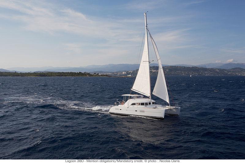 WHITE PEARL | Lagoon 380