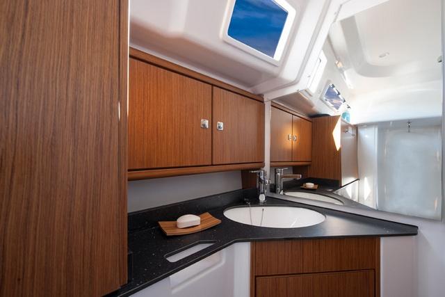 Homeoffice | Bavaria Cruiser 33 photo 7